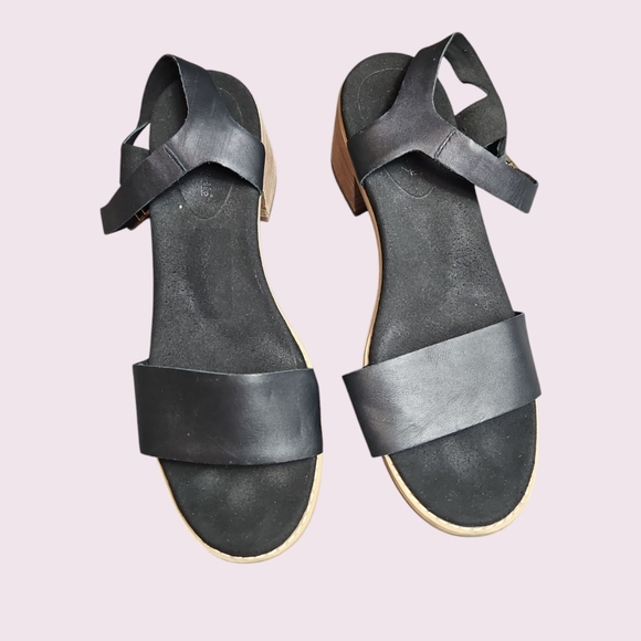 Timberland Laguna Shore Black Strappy Sandals Mid Heel Size 10 - Picture 2 of 6